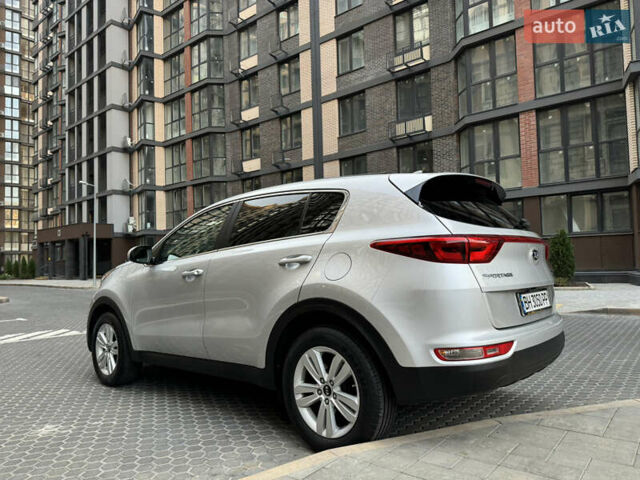 Серый Киа Sportage, объемом двигателя 2.4 л и пробегом 180 тыс. км за 12999 $, фото 2 на Automoto.ua