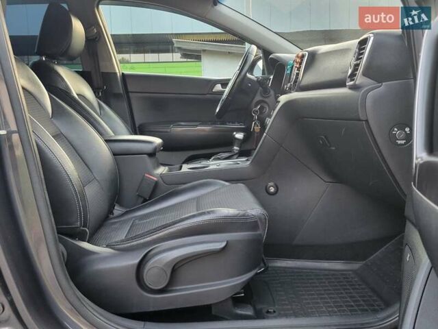 Кіа Sportage 2017 у Києві на Automoto.ua Сірий Кіа Sportage, об'ємом двигуна 2 л та пробігом 263 тис. км за 15800 $, фото 19 на Automoto.ua