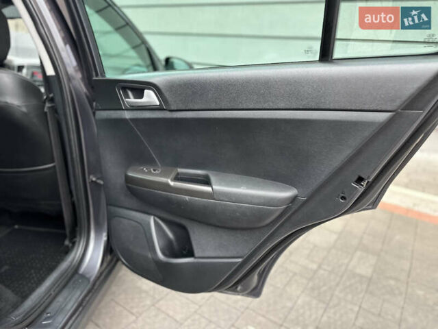 Сірий Кіа Sportage, об'ємом двигуна 1.69 л та пробігом 137 тис. км за 16999 $, фото 53 на Automoto.ua