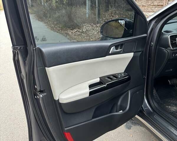 Серый Киа Sportage, объемом двигателя 2 л и пробегом 113 тыс. км за 25000 $, фото 9 на Automoto.ua