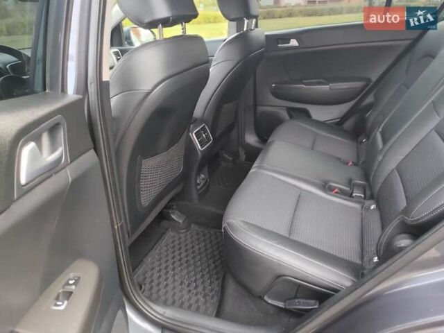 Сірий Кіа Sportage, об'ємом двигуна 2 л та пробігом 79 тис. км за 17800 $, фото 5 на Automoto.ua