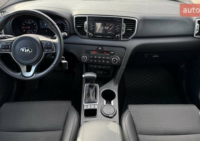 Кіа Sportage 2017 у Києві на Automoto.ua Сірий Кіа Sportage, об'ємом двигуна 2 л та пробігом 35 тис. км за 19900 $, фото 5 на Automoto.ua