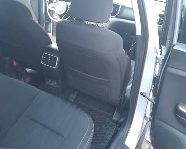 Киа Sportage 2017 в Николаеве на Automoto.ua Серый Киа Sportage, объемом двигателя 2 л и пробегом 135 тыс. км за 18500 $, фото 3 на Automoto.ua