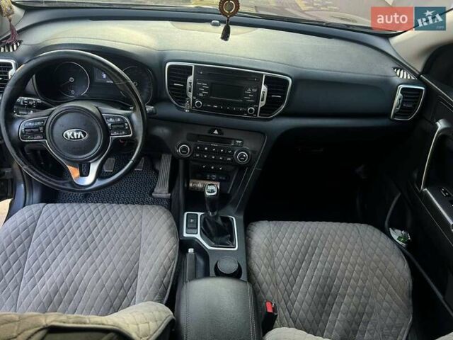 Киа Sportage 2017 в Тернополе на Automoto.ua Серый Киа Sportage, объемом двигателя 1.69 л и пробегом 200 тыс. км за 16400 $, фото 5 на Automoto.ua