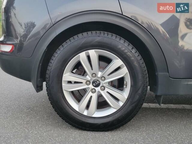 Кіа Sportage 2017 у Києві на Automoto.ua Сірий Кіа Sportage, об'ємом двигуна 2 л та пробігом 263 тис. км за 15800 $, фото 47 на Automoto.ua