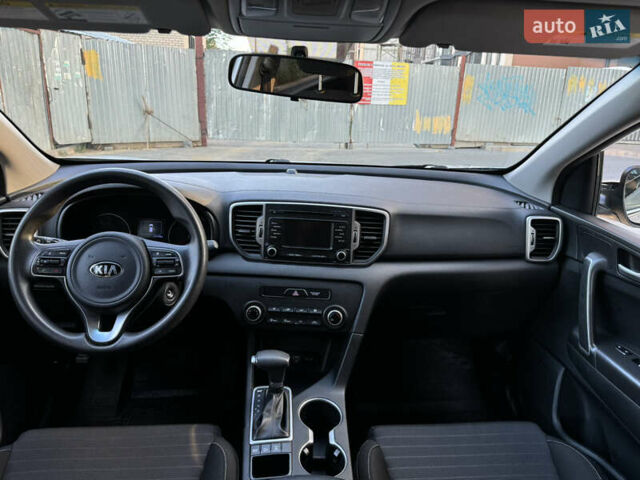 Серый Киа Sportage, объемом двигателя 2.4 л и пробегом 180 тыс. км за 12999 $, фото 6 на Automoto.ua