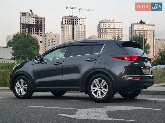 Кіа Sportage 2017 у Києві на Automoto.ua Сірий Кіа Sportage, об'ємом двигуна 2 л та пробігом 263 тис. км за 15800 $, фото 7 на Automoto.ua
