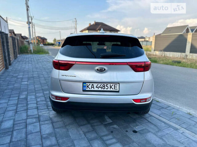 Серый Киа Sportage, объемом двигателя 0 л и пробегом 150 тыс. км за 15500 $, фото 5 на Automoto.ua