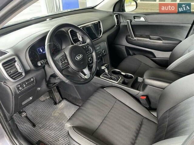 Киа Sportage 2017 в Николаеве на Automoto.ua Серый Киа Sportage, объемом двигателя 2 л и пробегом 149 тыс. км за 17300 $, фото 15 на Automoto.ua