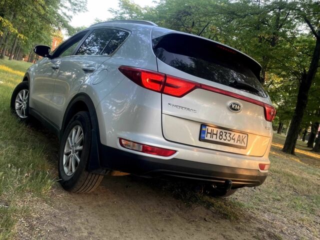 Серый Киа Sportage, объемом двигателя 1.7 л и пробегом 212 тыс. км за 17999 $, фото 2 на Automoto.ua