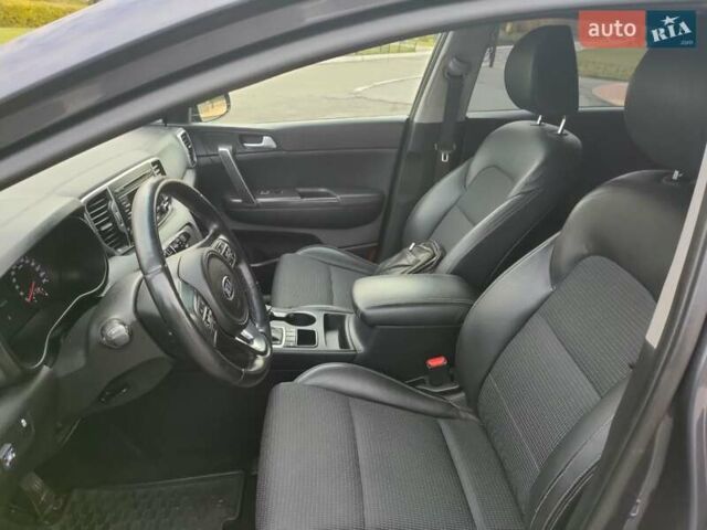 Сірий Кіа Sportage, об'ємом двигуна 2 л та пробігом 79 тис. км за 17800 $, фото 4 на Automoto.ua