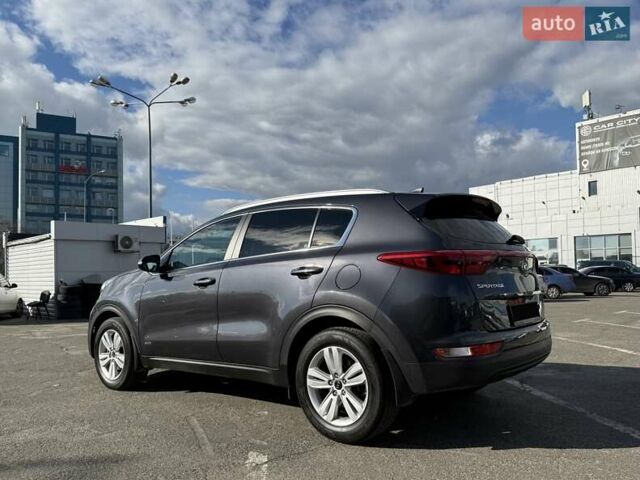 Кіа Sportage 2017 у Києві на Automoto.ua Сірий Кіа Sportage, об'ємом двигуна 2 л та пробігом 35 тис. км за 19900 $, фото 12 на Automoto.ua