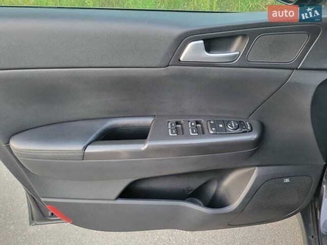 Кіа Sportage 2017 у Києві на Automoto.ua Сірий Кіа Sportage, об'ємом двигуна 2 л та пробігом 263 тис. км за 15800 $, фото 38 на Automoto.ua