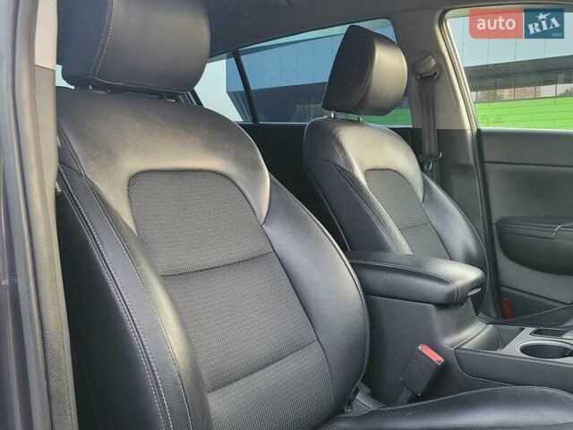 Кіа Sportage 2017 у Києві на Automoto.ua Сірий Кіа Sportage, об'ємом двигуна 2 л та пробігом 263 тис. км за 15800 $, фото 20 на Automoto.ua