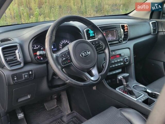 Кіа Sportage 2017 у Києві на Automoto.ua Сірий Кіа Sportage, об'ємом двигуна 2 л та пробігом 263 тис. км за 15800 $, фото 15 на Automoto.ua