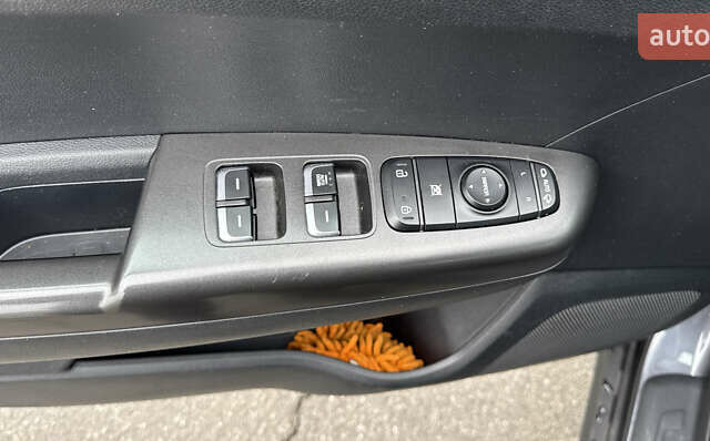 Сірий Кіа Sportage, об'ємом двигуна 1.69 л та пробігом 83 тис. км за 18500 $, фото 1 на Automoto.ua