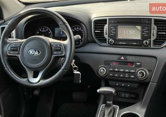 Кіа Sportage 2017 у Києві на Automoto.ua Сірий Кіа Sportage, об'ємом двигуна 2 л та пробігом 35 тис. км за 19900 $, фото 4 на Automoto.ua