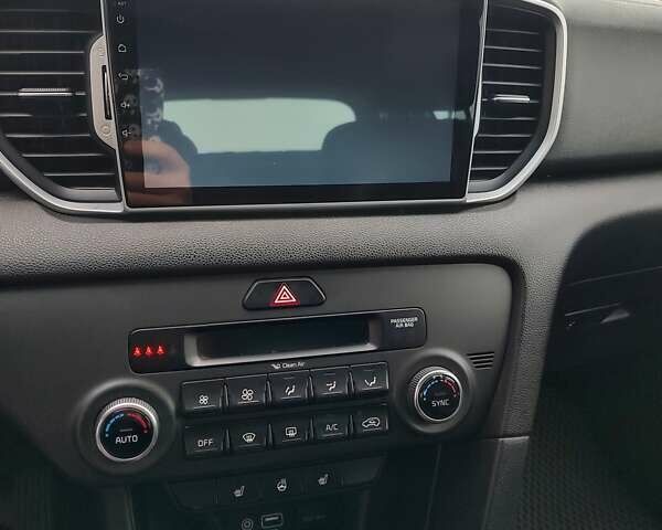 Серый Киа Sportage, объемом двигателя 2 л и пробегом 90 тыс. км за 19900 $, фото 5 на Automoto.ua