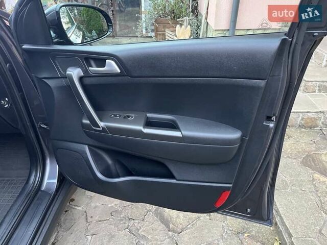 Серый Киа Sportage, объемом двигателя 1.7 л и пробегом 63 тыс. км за 17950 $, фото 18 на Automoto.ua