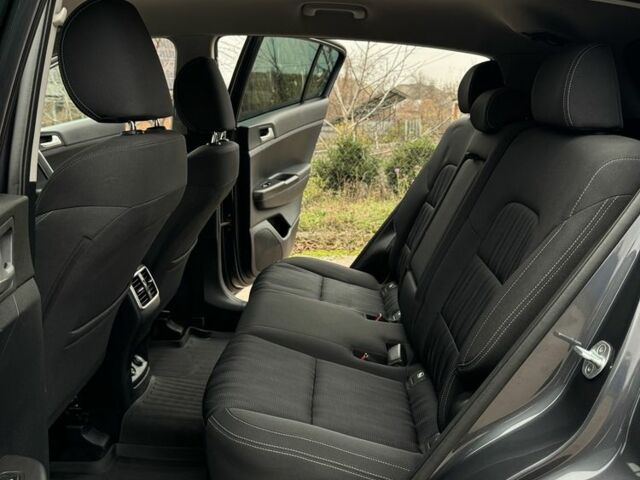 Сірий Кіа Sportage, об'ємом двигуна 1.7 л та пробігом 205 тис. км за 16200 $, фото 5 на Automoto.ua