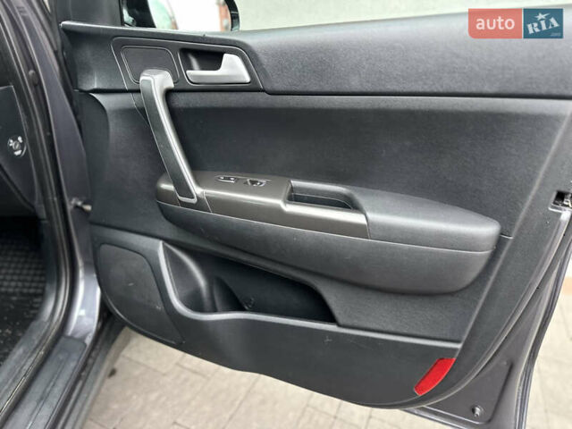Сірий Кіа Sportage, об'ємом двигуна 1.69 л та пробігом 137 тис. км за 16999 $, фото 46 на Automoto.ua