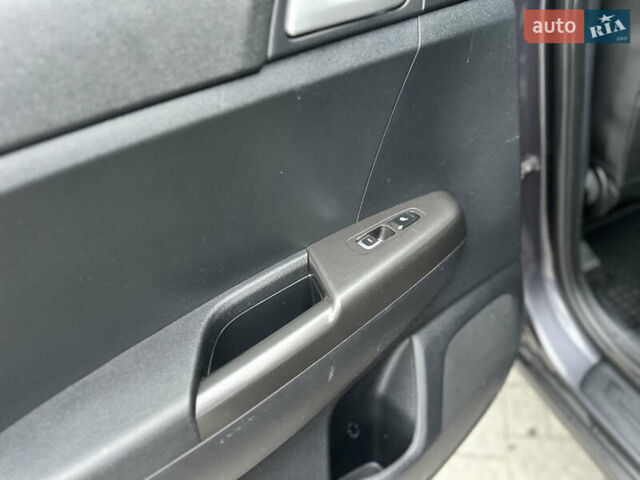 Сірий Кіа Sportage, об'ємом двигуна 1.69 л та пробігом 137 тис. км за 16999 $, фото 59 на Automoto.ua