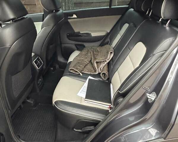 Серый Киа Sportage, объемом двигателя 2 л и пробегом 113 тыс. км за 25000 $, фото 1 на Automoto.ua