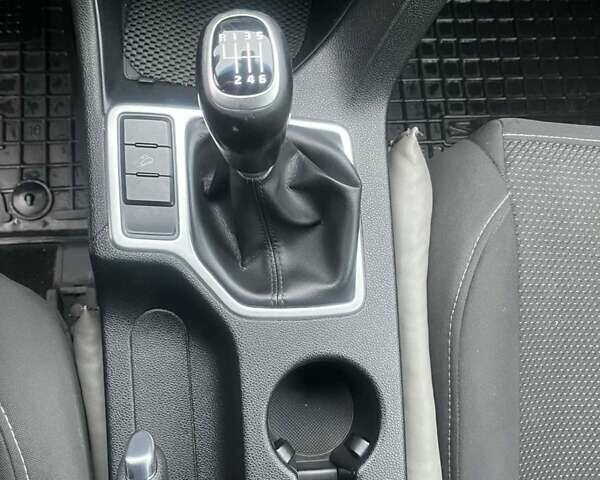Сірий Кіа Sportage, об'ємом двигуна 1.59 л та пробігом 65 тис. км за 16300 $, фото 4 на Automoto.ua