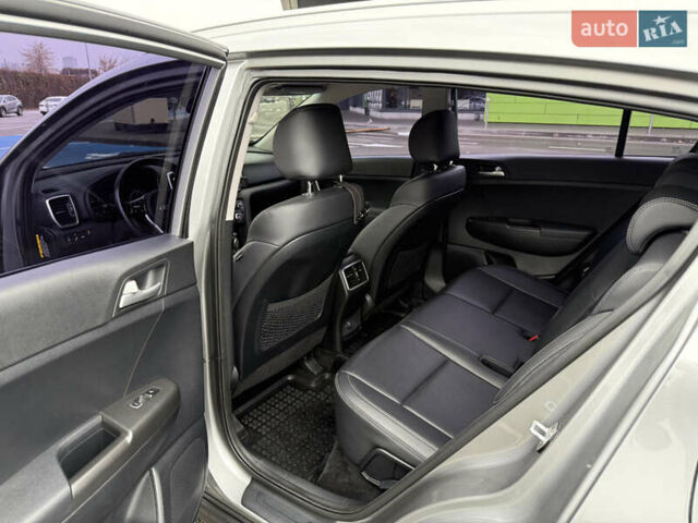 Серый Киа Sportage, объемом двигателя 2 л и пробегом 83 тыс. км за 23500 $, фото 9 на Automoto.ua
