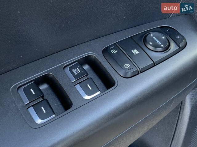 Сірий Кіа Sportage, об'ємом двигуна 2.4 л та пробігом 98 тис. км за 16455 $, фото 41 на Automoto.ua