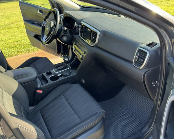 Серый Киа Sportage, объемом двигателя 1.6 л и пробегом 156 тыс. км за 18300 $, фото 11 на Automoto.ua