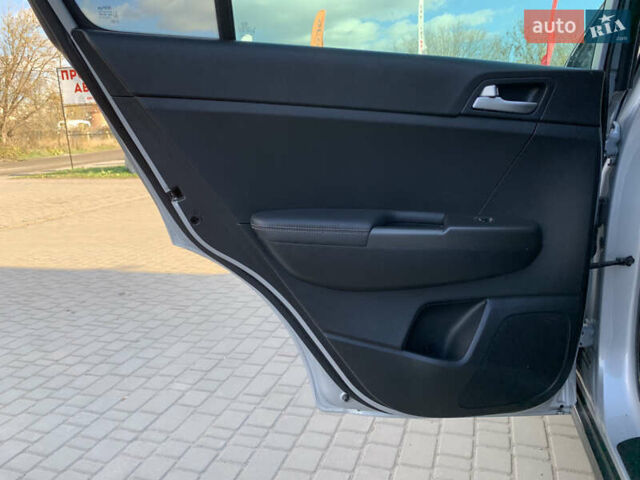 Сірий Кіа Sportage, об'ємом двигуна 2.4 л та пробігом 98 тис. км за 16455 $, фото 24 на Automoto.ua