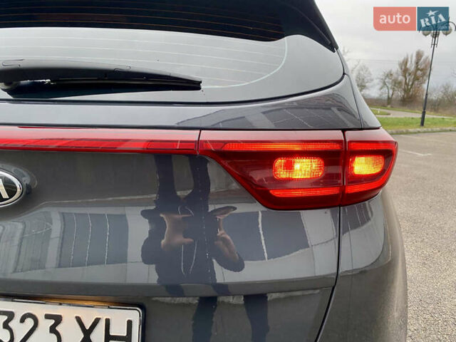 Сірий Кіа Sportage, об'ємом двигуна 1.59 л та пробігом 71 тис. км за 15999 $, фото 27 на Automoto.ua