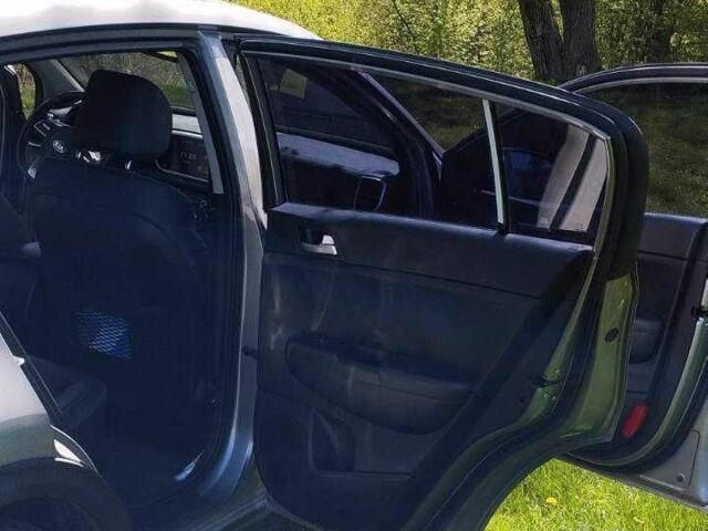 Сірий Кіа Sportage, об'ємом двигуна 1.6 л та пробігом 74 тис. км за 19000 $, фото 6 на Automoto.ua