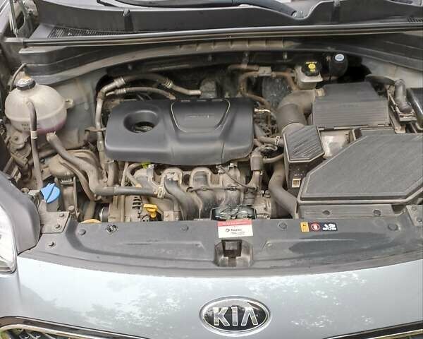 Сірий Кіа Sportage, об'ємом двигуна 1.59 л та пробігом 68 тис. км за 16900 $, фото 3 на Automoto.ua