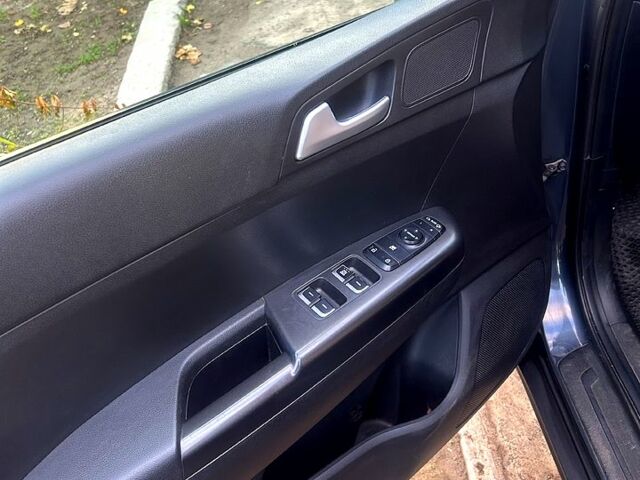 Сірий Кіа Sportage, об'ємом двигуна 1.6 л та пробігом 126 тис. км за 20500 $, фото 6 на Automoto.ua