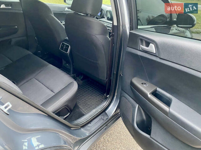 Сірий Кіа Sportage, об'ємом двигуна 1.59 л та пробігом 71 тис. км за 15999 $, фото 32 на Automoto.ua
