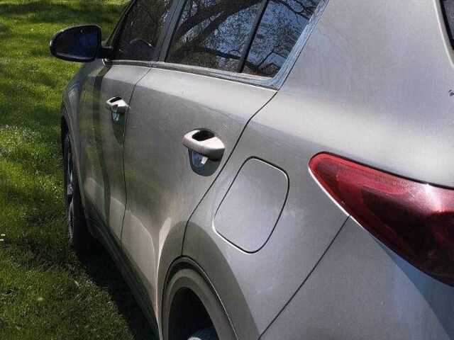 Сірий Кіа Sportage, об'ємом двигуна 1.6 л та пробігом 74 тис. км за 19000 $, фото 20 на Automoto.ua