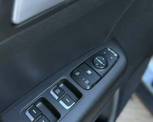 Сірий Кіа Sportage, об'ємом двигуна 1.59 л та пробігом 28 тис. км за 18100 $, фото 29 на Automoto.ua