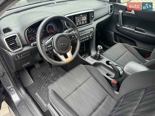 Сірий Кіа Sportage, об'ємом двигуна 1.59 л та пробігом 69 тис. км за 15400 $, фото 29 на Automoto.ua