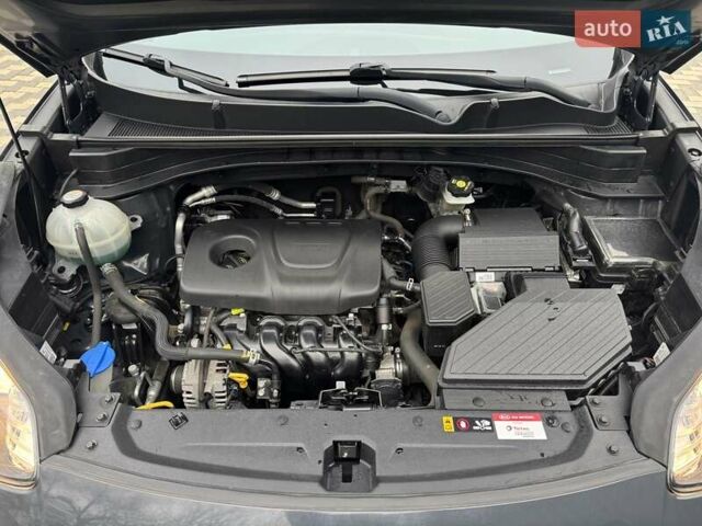Сірий Кіа Sportage, об'ємом двигуна 1.59 л та пробігом 69 тис. км за 15400 $, фото 28 на Automoto.ua