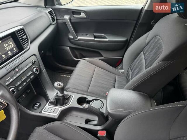 Сірий Кіа Sportage, об'ємом двигуна 1.59 л та пробігом 69 тис. км за 15400 $, фото 26 на Automoto.ua