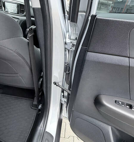 Серый Киа Sportage, объемом двигателя 1.6 л и пробегом 90 тыс. км за 21500 $, фото 74 на Automoto.ua