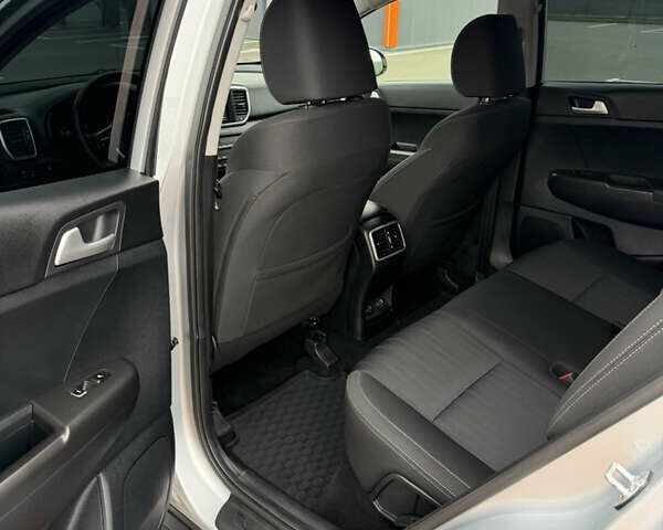 Серый Киа Sportage, объемом двигателя 1.6 л и пробегом 90 тыс. км за 21500 $, фото 60 на Automoto.ua