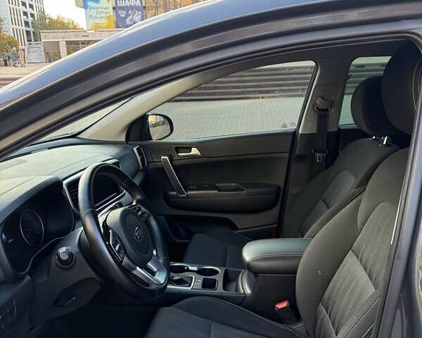 Серый Киа Sportage, объемом двигателя 1.59 л и пробегом 48 тыс. км за 18000 $, фото 5 на Automoto.ua