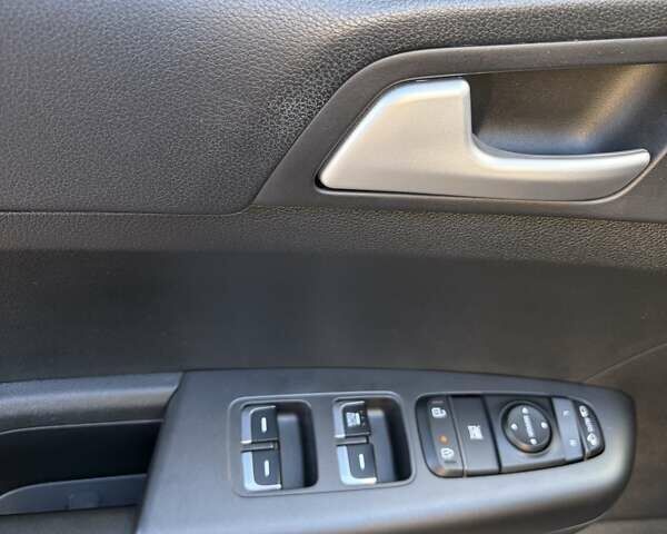 Серый Киа Sportage, объемом двигателя 1.59 л и пробегом 48 тыс. км за 18000 $, фото 9 на Automoto.ua