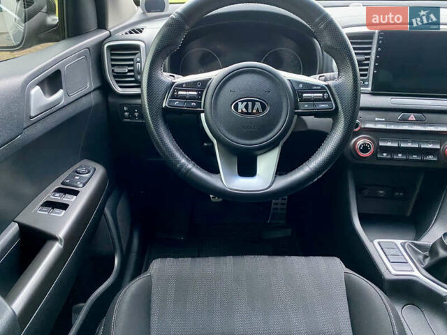 Сірий Кіа Sportage, об'ємом двигуна 1.59 л та пробігом 71 тис. км за 15999 $, фото 38 на Automoto.ua