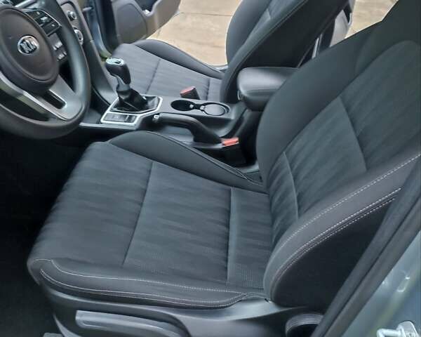 Сірий Кіа Sportage, об'ємом двигуна 1.59 л та пробігом 68 тис. км за 16900 $, фото 13 на Automoto.ua