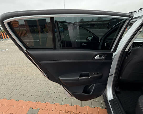 Серый Киа Sportage, объемом двигателя 1.6 л и пробегом 90 тыс. км за 21500 $, фото 61 на Automoto.ua