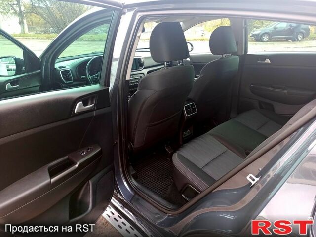 Сірий Кіа Sportage, об'ємом двигуна 1.6 л та пробігом 135 тис. км за 19500 $, фото 8 на Automoto.ua